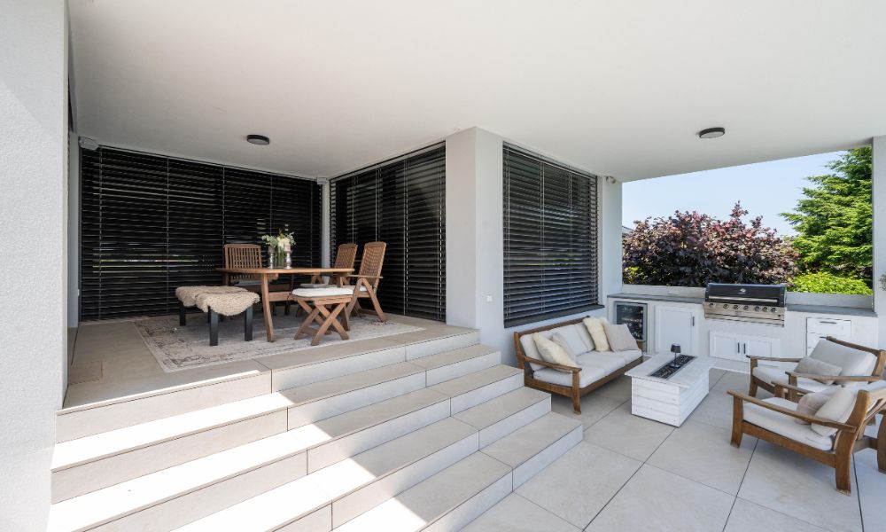 Raffstore moderne Architektur, Pool