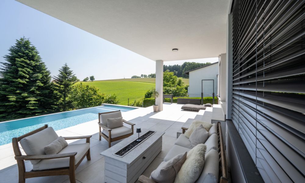 Raffstore Aussicht Pool