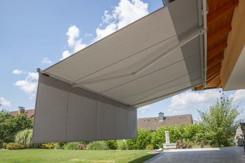 Ansicht Markise CLASSIC mit Vertima Rollo ausgefahren Ansicht Markise CLASSIC mit Vertima Rollo ausgefahren